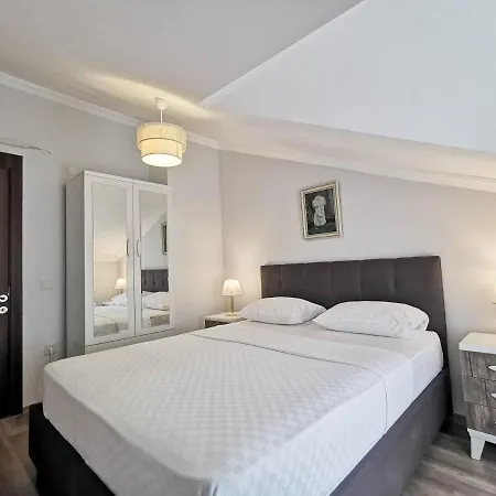 4+1 Spacious With Sea View. 5 Minutes From The Beach *
